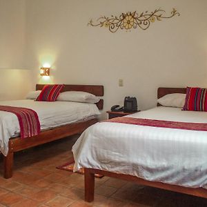 Habitación Estándar con 2 Camas Individuales